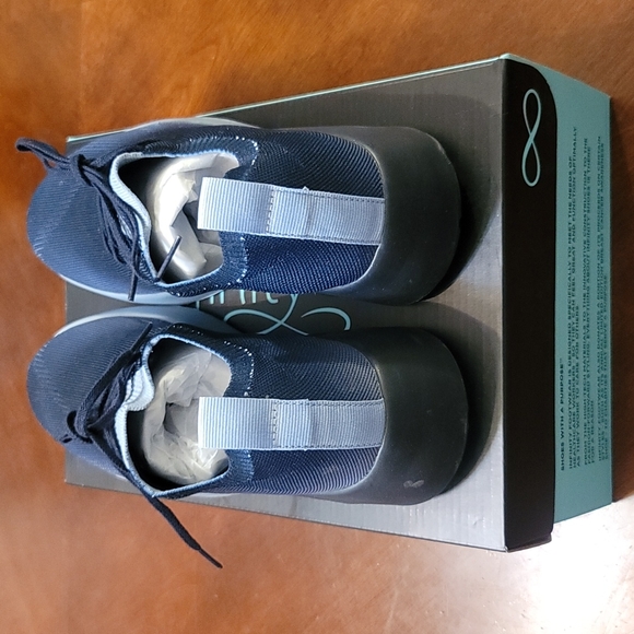 BOLT FADE TO BLUE SZ 8.5 W WORN 1 - Picture 3 of 4